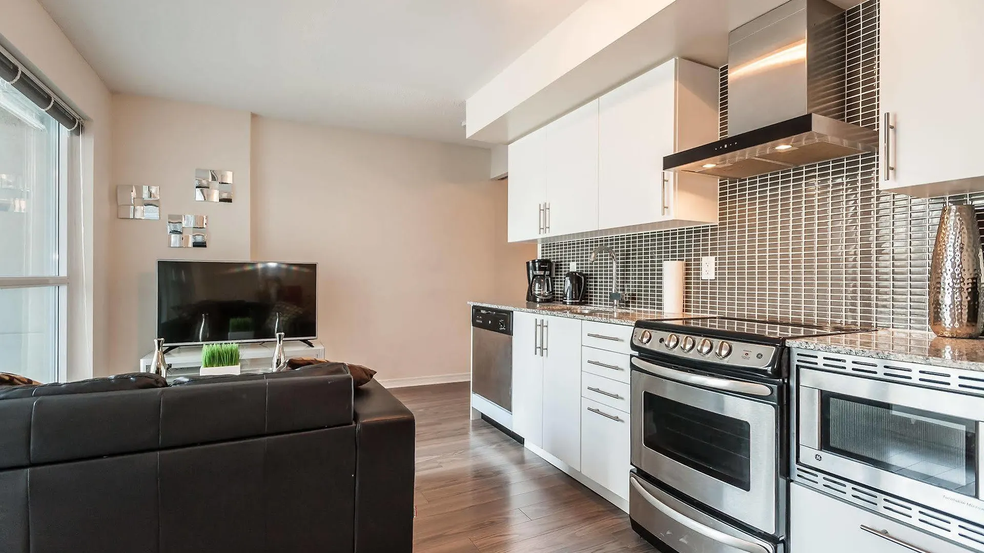 Life Suites - Front And Spadina Toronto Kanada